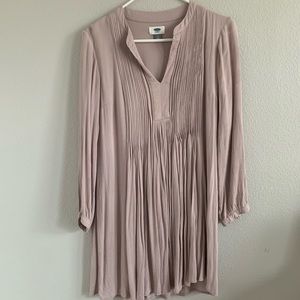 Mauve Old Navy dress.